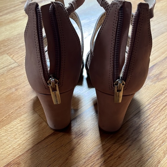 Vince Camuto heels size 8.5 - Picture 4 of 5